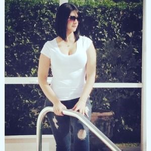 Meet your Posher, Iris